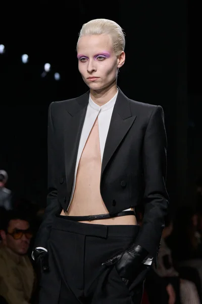 Look 80